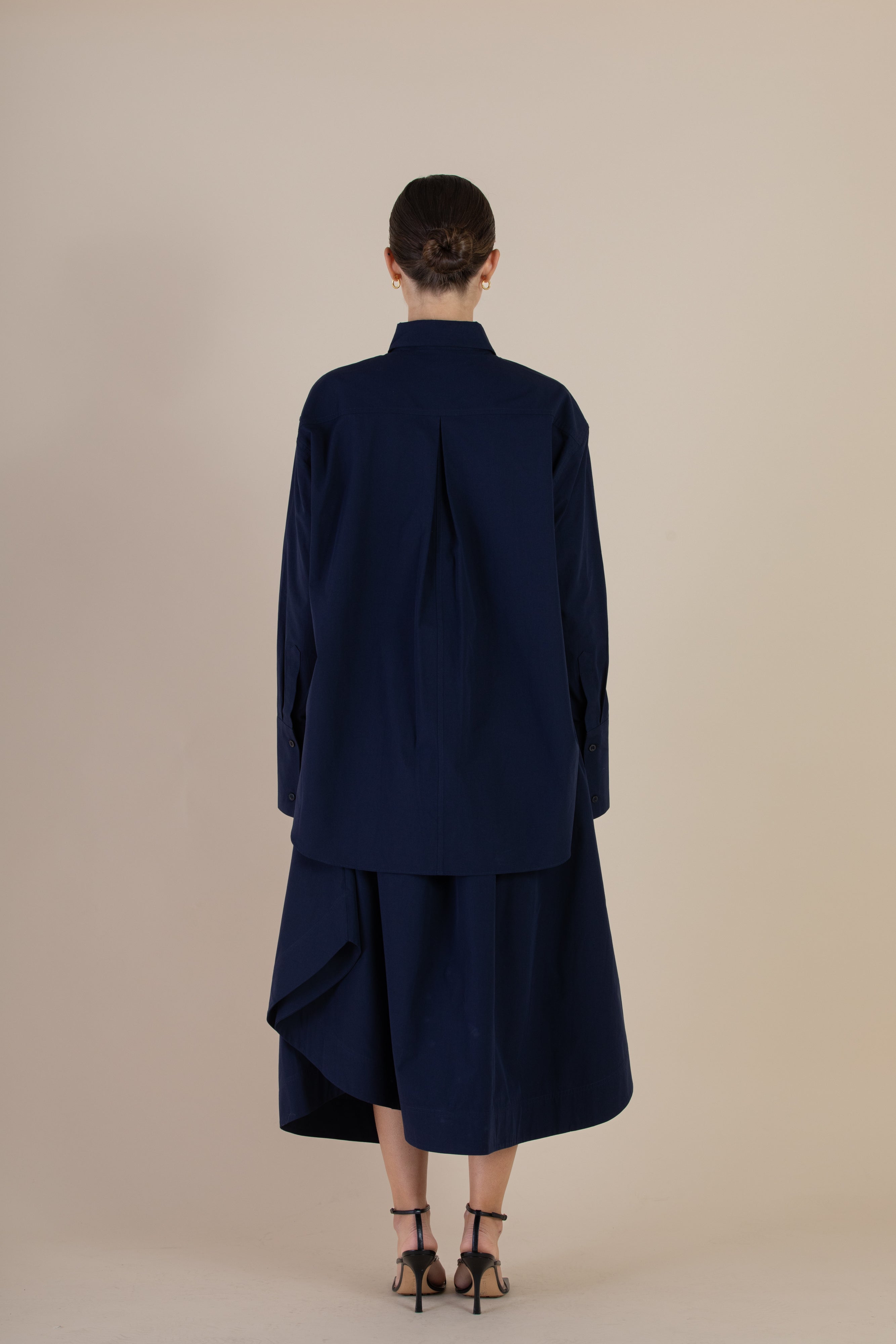 Back view of the SELFE Ida Shirt in Midnight – minimal cotton shirt with refined tailoring